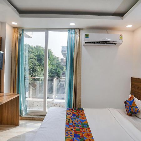 Fabhotel Unique Stay Noida Kültér fotó